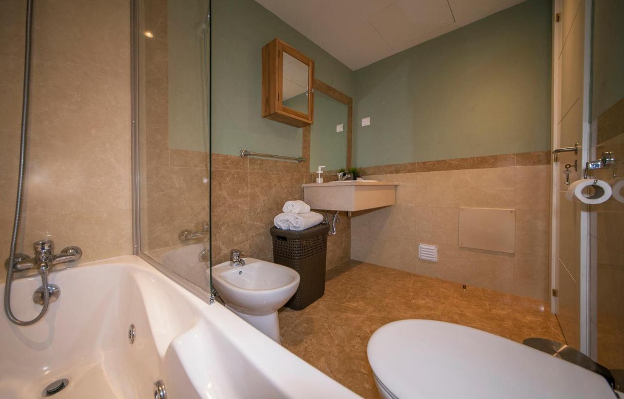 B02 - Fantastic Apartment With Pool Portimao Bagian luar foto