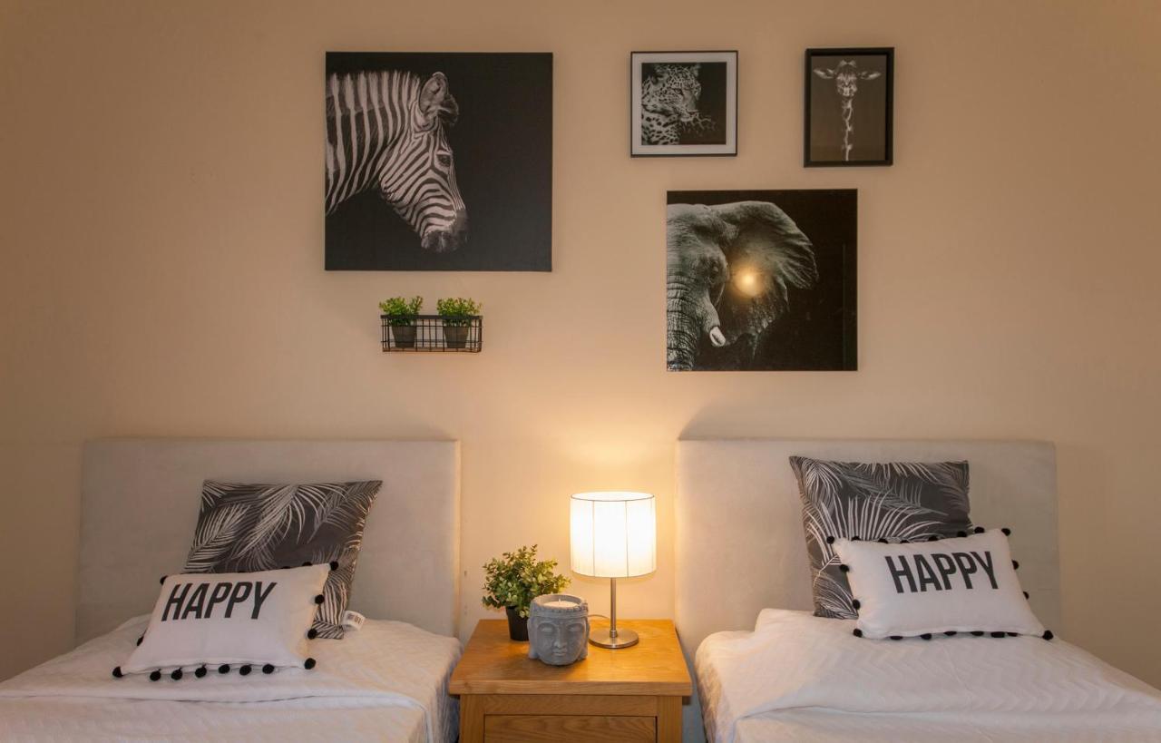 B02 - Fantastic Apartment With Pool Portimao Bagian luar foto